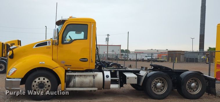image for item NG9824 2022 Kenworth  T680 semi truck