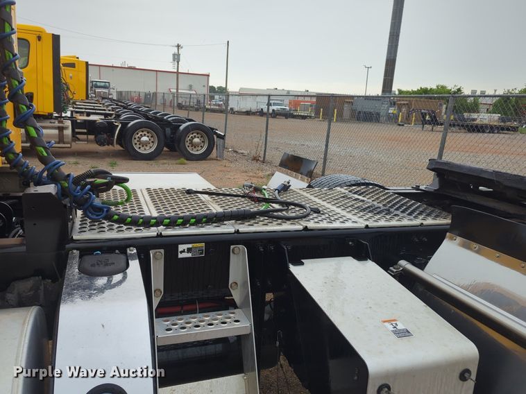 image for item NG9824 2022 Kenworth  T680 semi truck