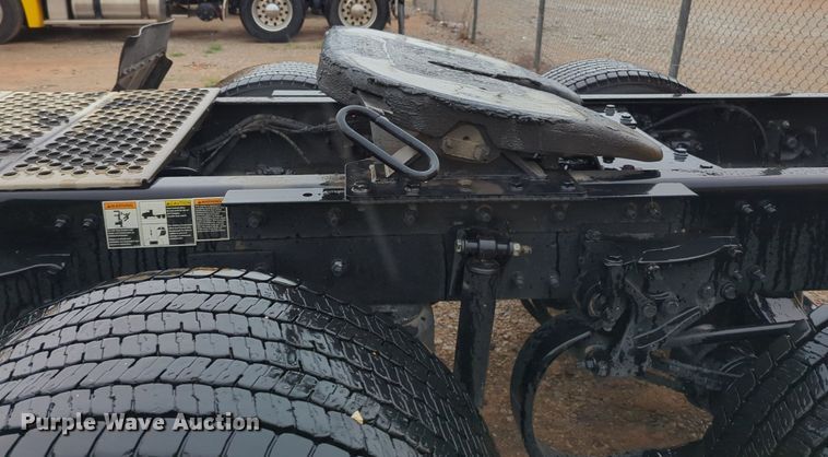 image for item NG9824 2022 Kenworth  T680 semi truck