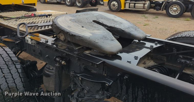 image for item NG9824 2022 Kenworth  T680 semi truck