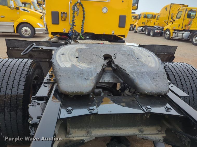 image for item NG9824 2022 Kenworth  T680 semi truck