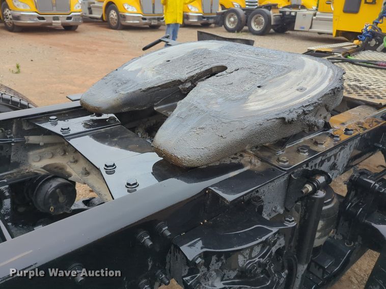 image for item NG9824 2022 Kenworth  T680 semi truck