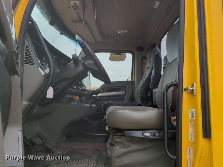 image for item NG9824 2022 Kenworth  T680 semi truck