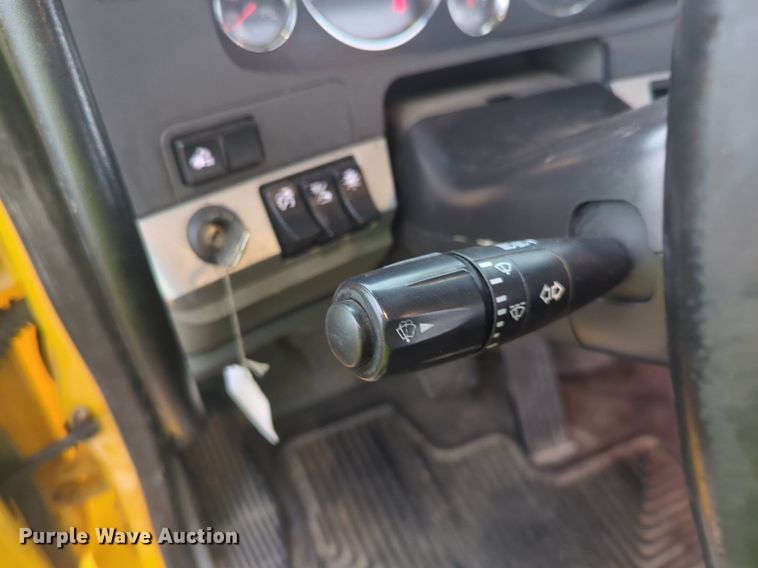 image for item NG9824 2022 Kenworth  T680 semi truck