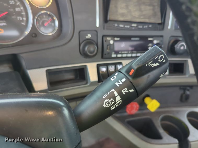 image for item NG9824 2022 Kenworth  T680 semi truck