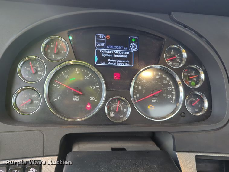 image for item NG9824 2022 Kenworth  T680 semi truck