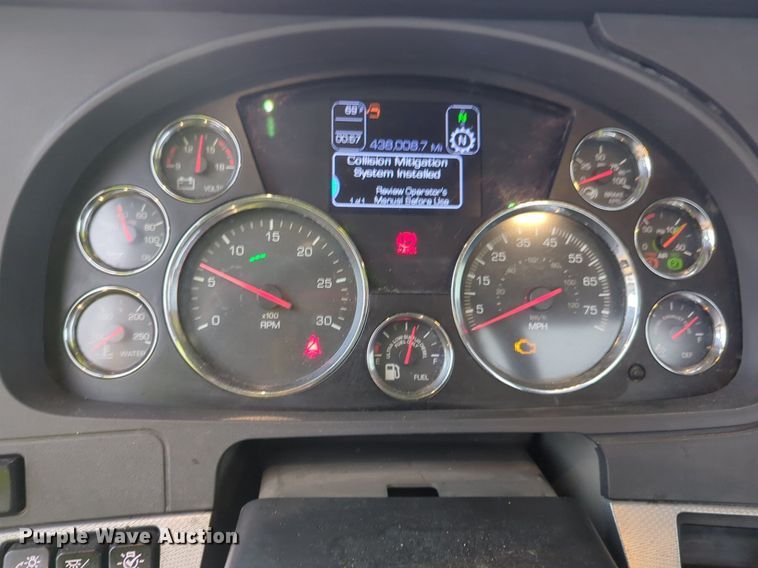 image for item NG9824 2022 Kenworth  T680 semi truck