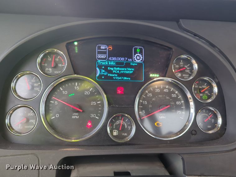 image for item NG9824 2022 Kenworth  T680 semi truck