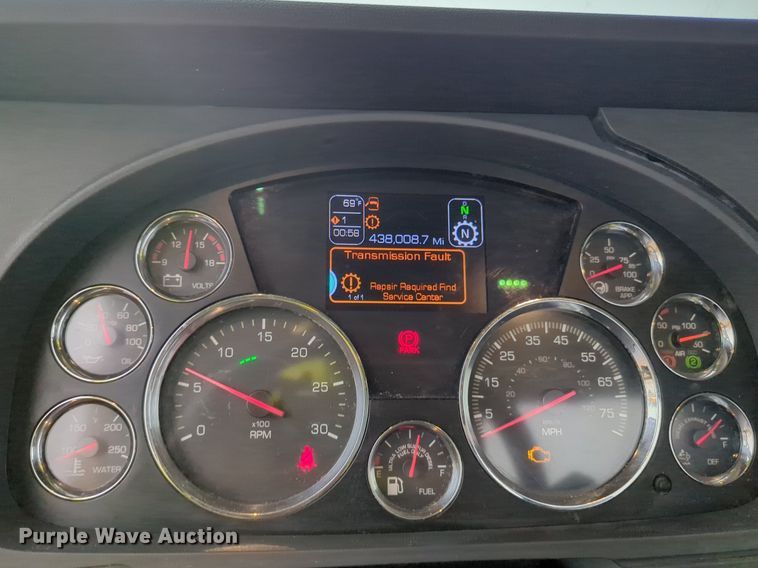 image for item NG9824 2022 Kenworth  T680 semi truck