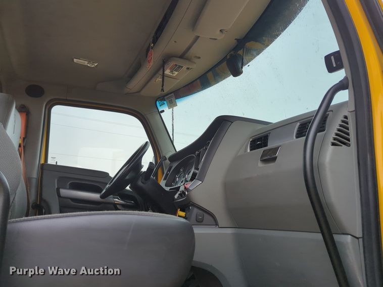 image for item NG9824 2022 Kenworth  T680 semi truck