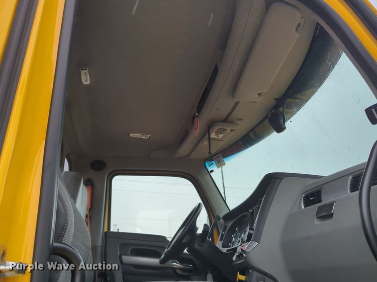 image for item NG9824 2022 Kenworth  T680 semi truck