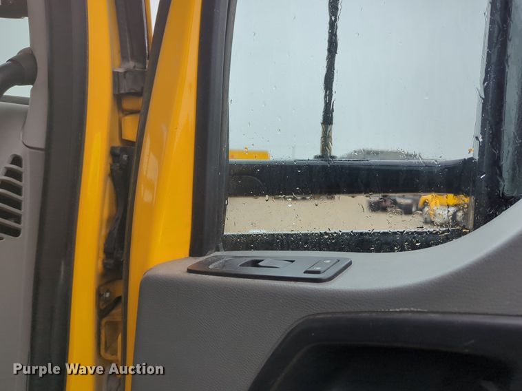 image for item NG9824 2022 Kenworth  T680 semi truck