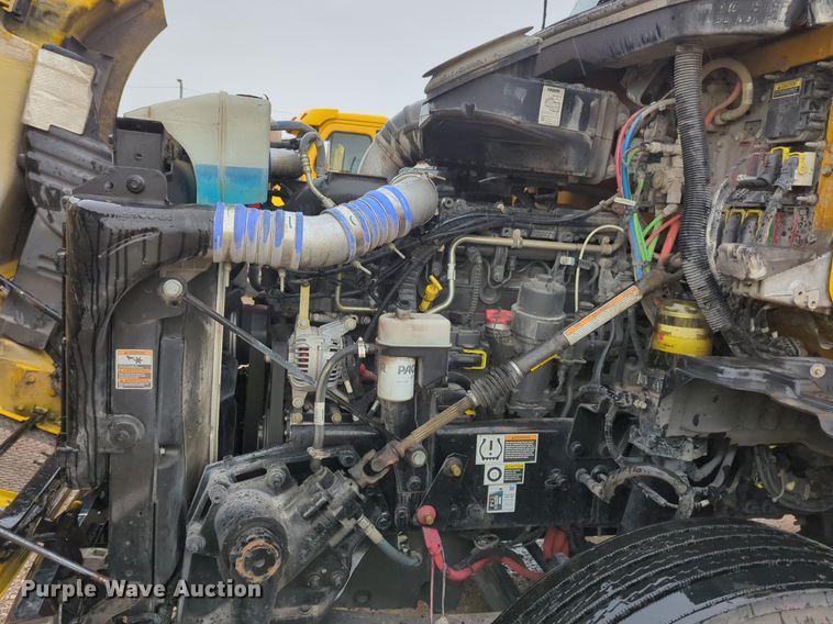 image for item NG9824 2022 Kenworth  T680 semi truck