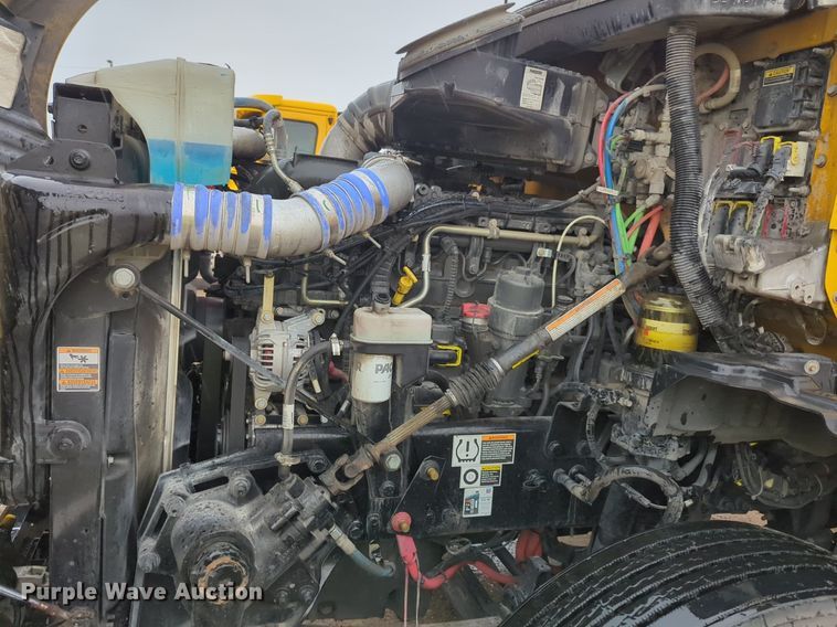 image for item NG9824 2022 Kenworth  T680 semi truck