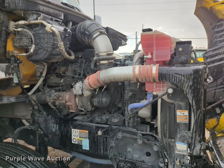 image for item NG9824 2022 Kenworth  T680 semi truck