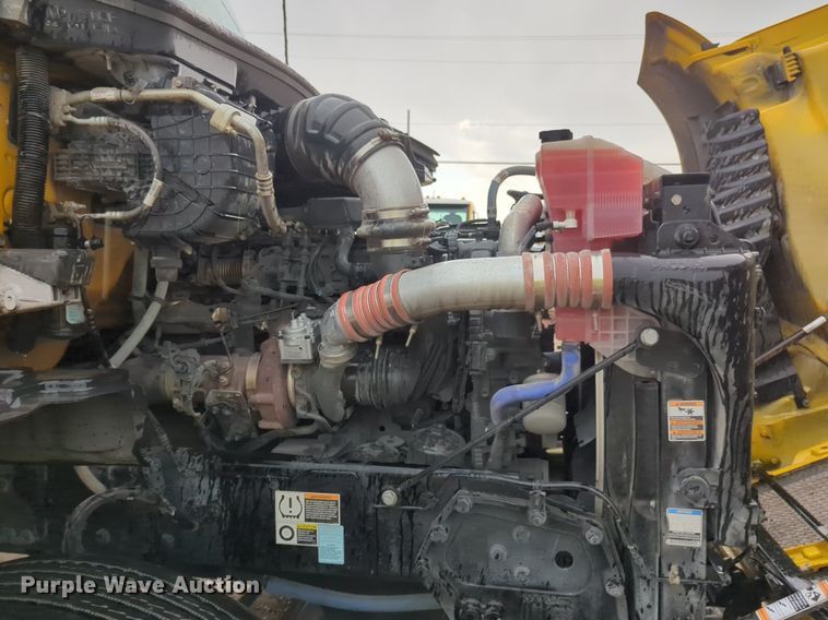 image for item NG9824 2022 Kenworth  T680 semi truck