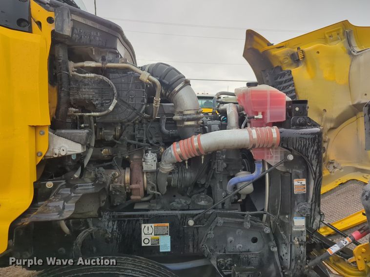 image for item NG9824 2022 Kenworth  T680 semi truck