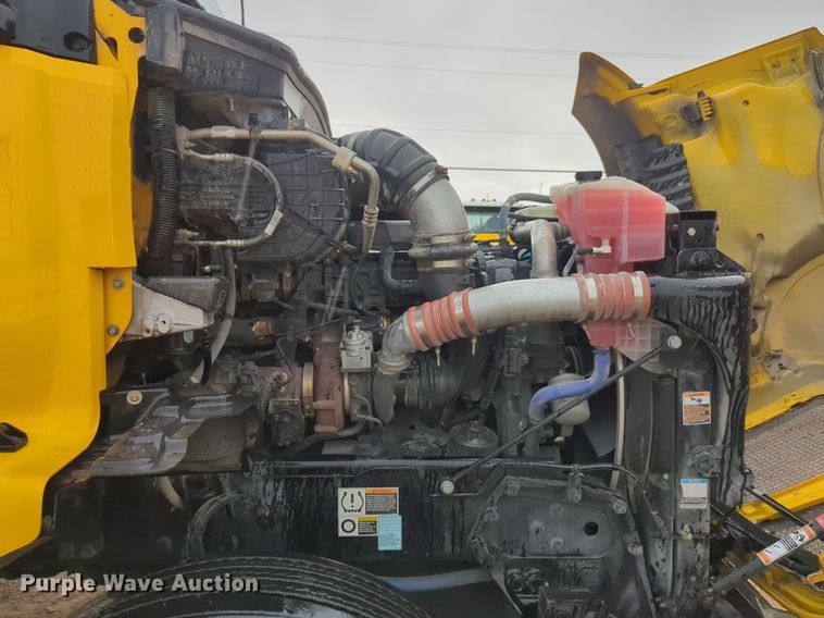 image for item NG9824 2022 Kenworth  T680 semi truck