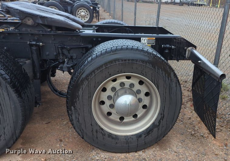 image for item NG9824 2022 Kenworth  T680 semi truck