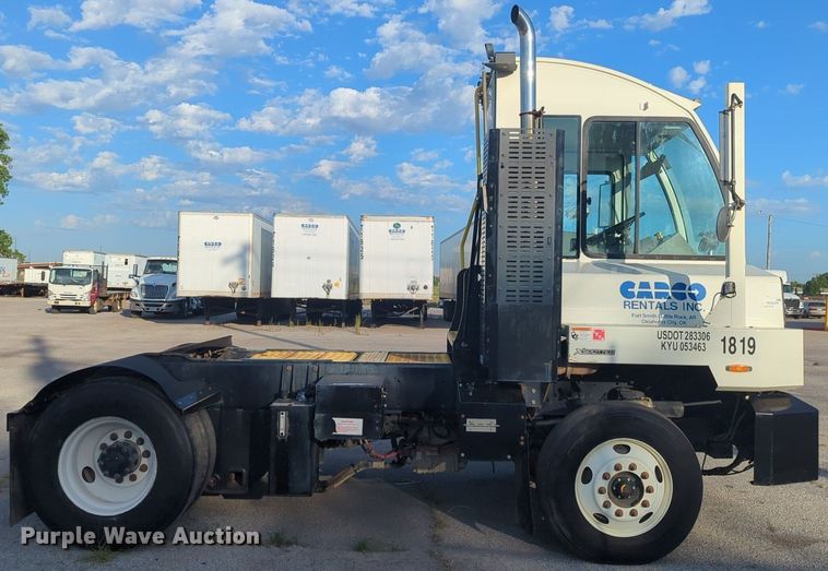 image for item NG9921 2019 Autocar XSPotter yard truck