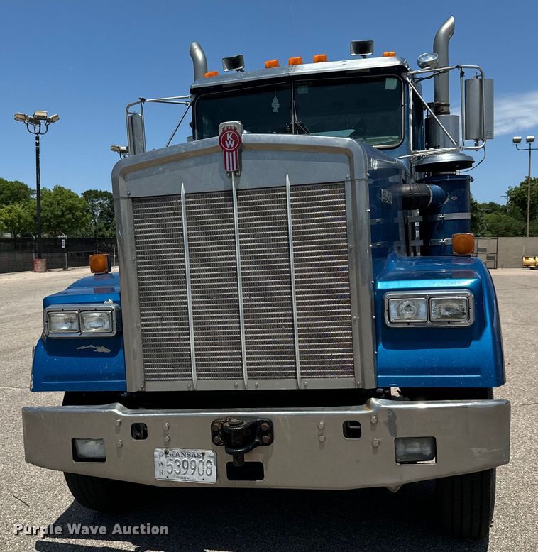 image for item NL9940 2005 Kenworth W900 semi truck