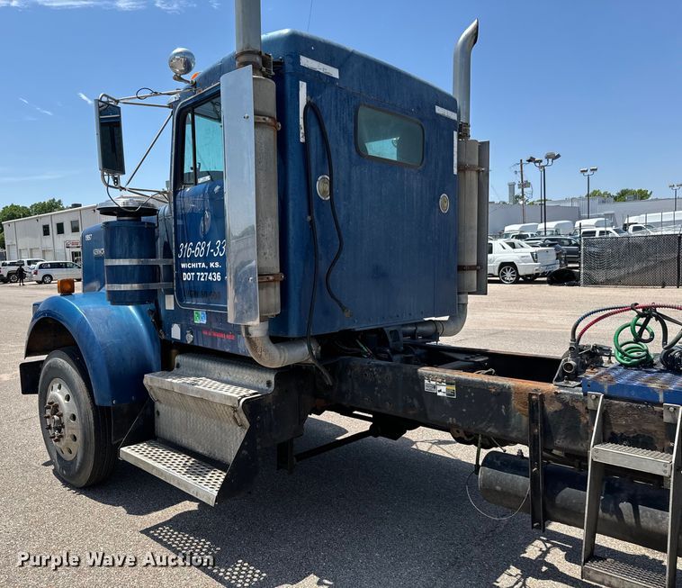image for item NL9940 2005 Kenworth W900 semi truck
