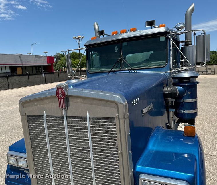 image for item NL9940 2005 Kenworth W900 semi truck