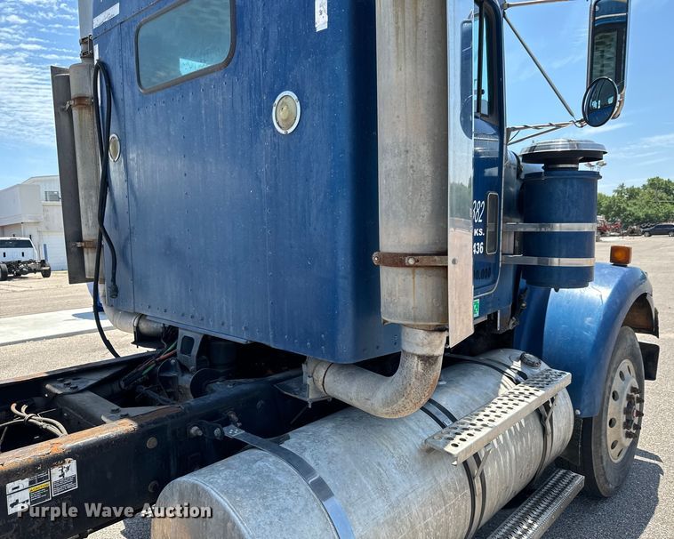 image for item NL9940 2005 Kenworth W900 semi truck