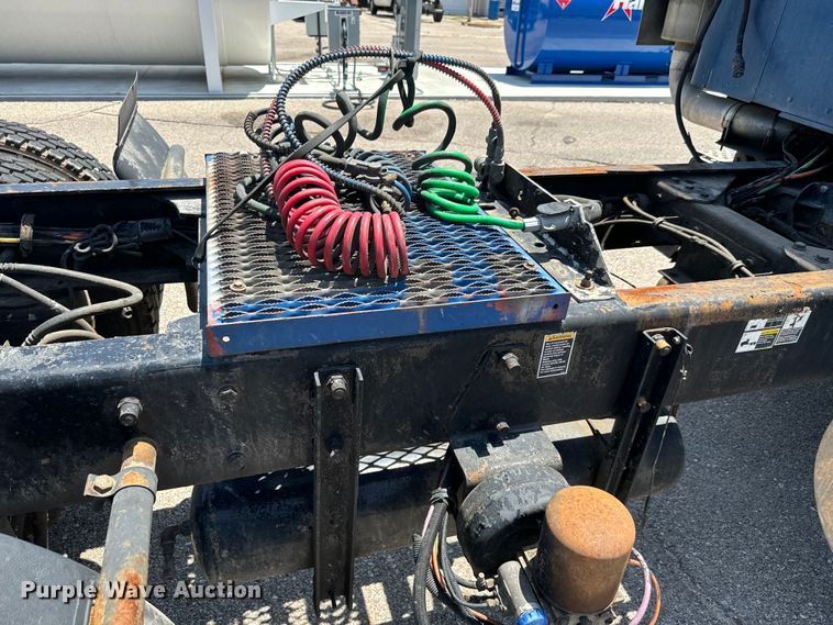 image for item NL9940 2005 Kenworth W900 semi truck