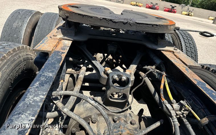 image for item NL9940 2005 Kenworth W900 semi truck