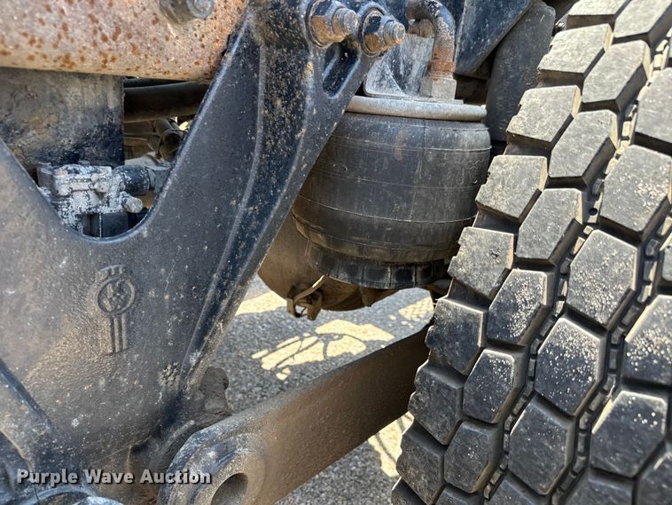 image for item NL9940 2005 Kenworth W900 semi truck