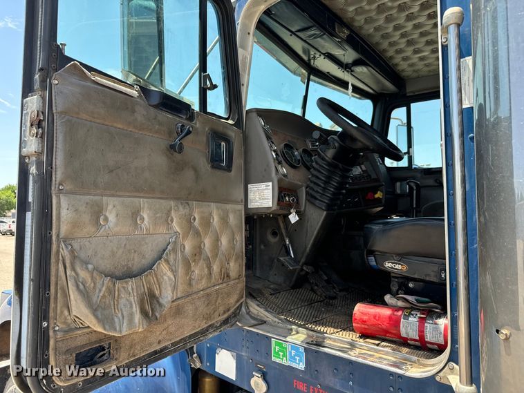 image for item NL9940 2005 Kenworth W900 semi truck