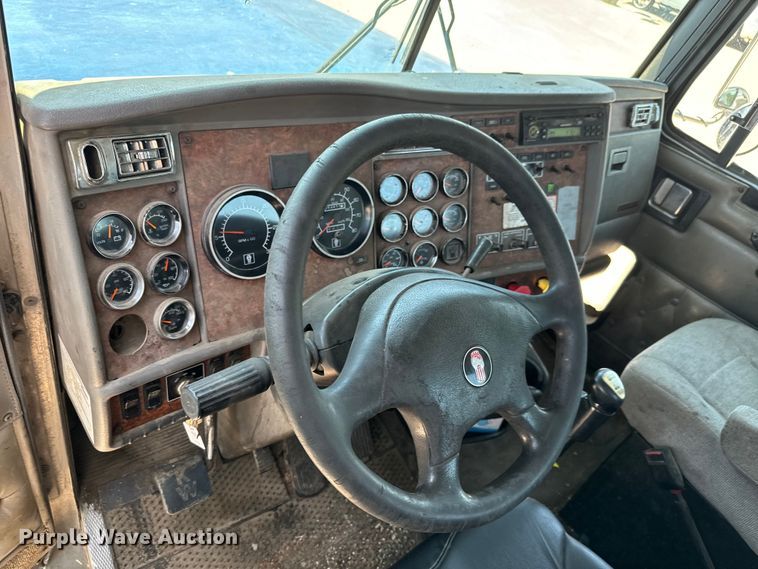 image for item NL9940 2005 Kenworth W900 semi truck
