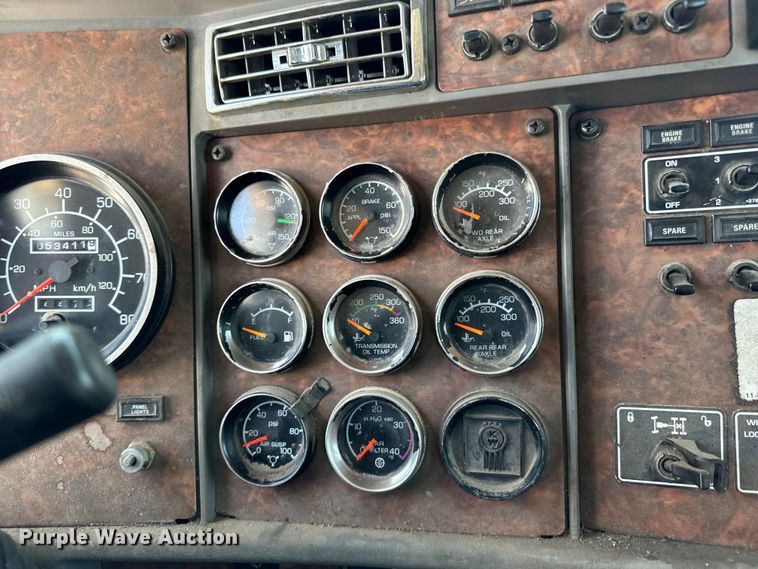 image for item NL9940 2005 Kenworth W900 semi truck