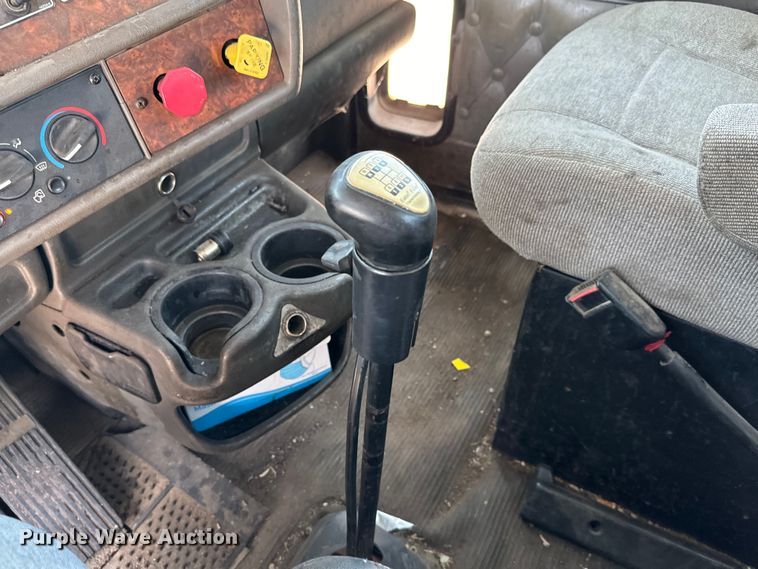 image for item NL9940 2005 Kenworth W900 semi truck