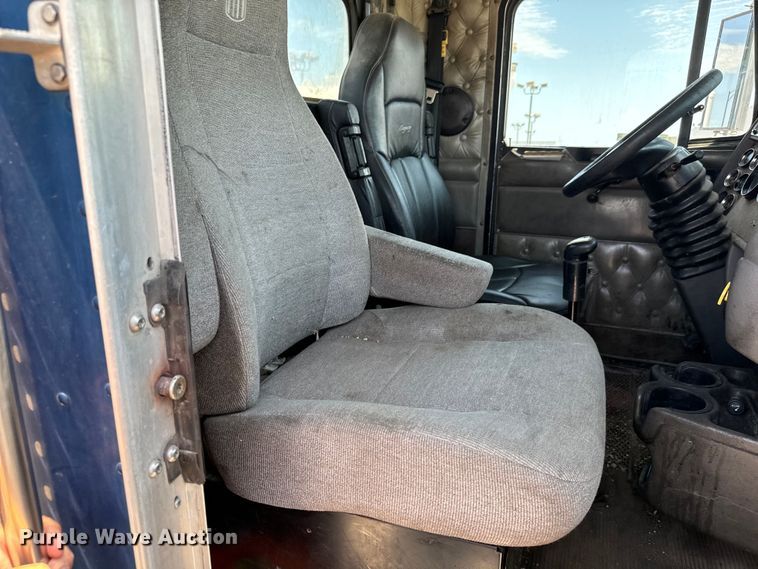 image for item NL9940 2005 Kenworth W900 semi truck