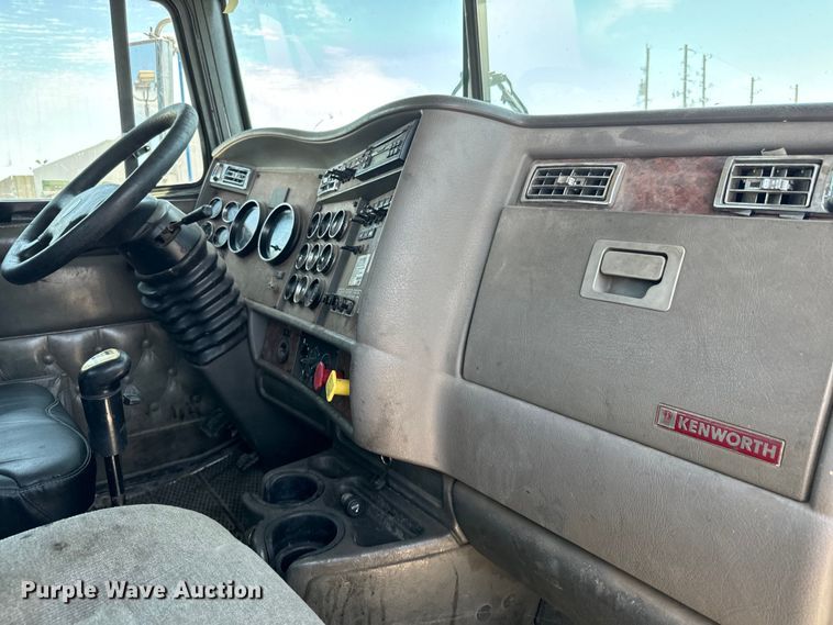 image for item NL9940 2005 Kenworth W900 semi truck