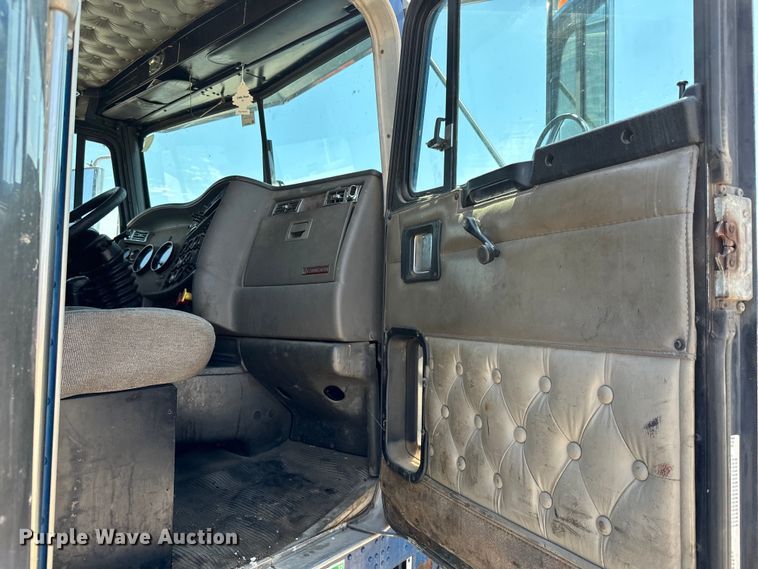 image for item NL9940 2005 Kenworth W900 semi truck