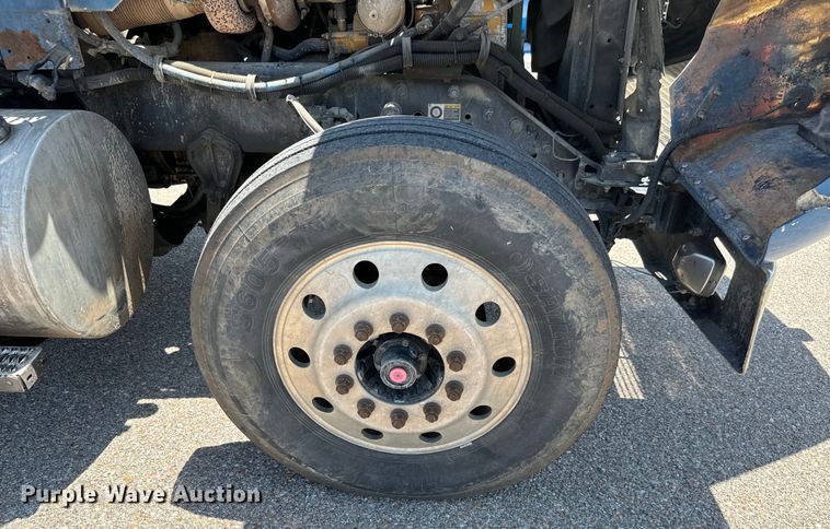 image for item NL9940 2005 Kenworth W900 semi truck