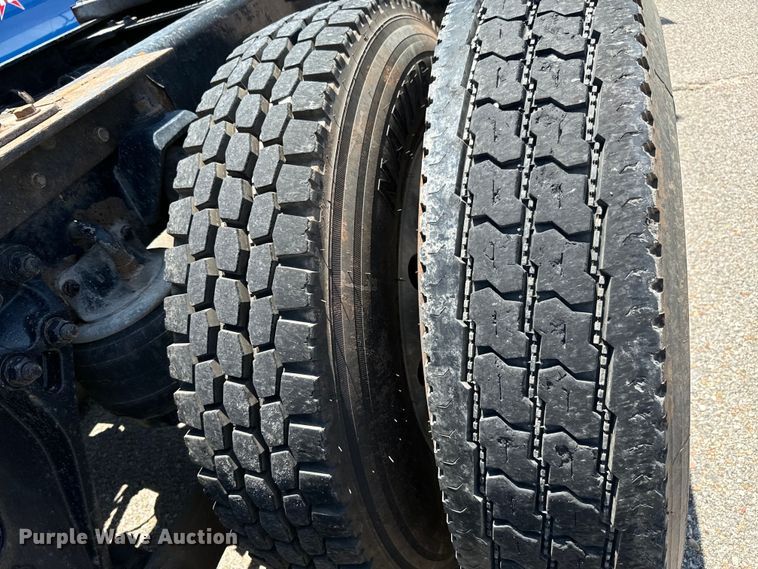 image for item NL9940 2005 Kenworth W900 semi truck