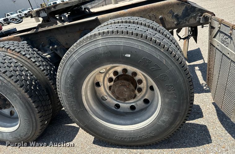 image for item NL9940 2005 Kenworth W900 semi truck