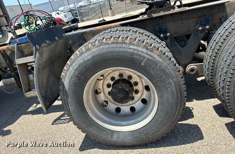 image for item NL9940 2005 Kenworth W900 semi truck