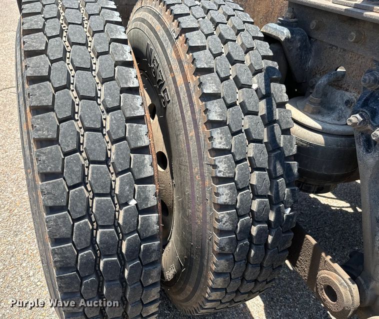 image for item NL9940 2005 Kenworth W900 semi truck