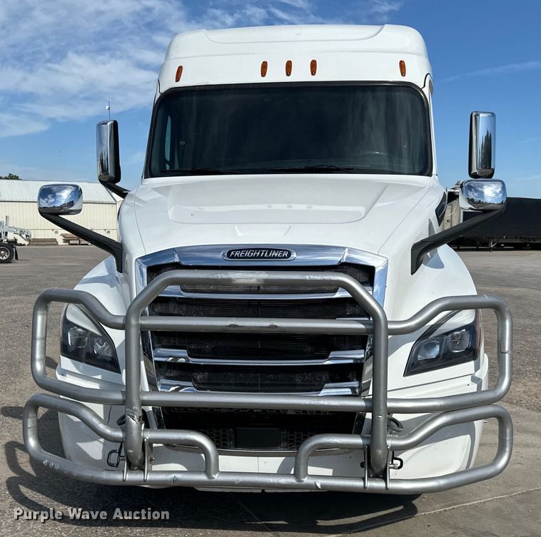 image for item NL9944 2019 Freightliner  Cascadia semi truck