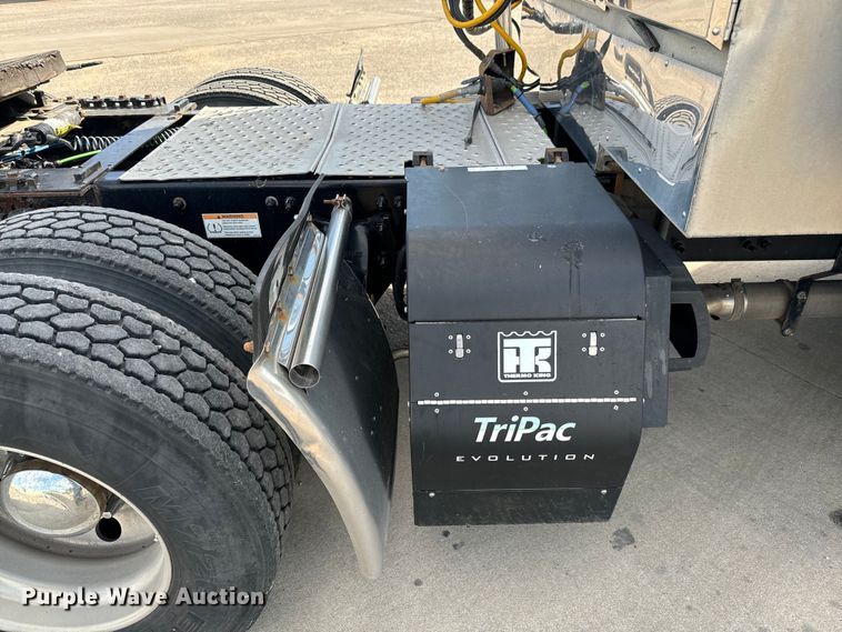 image for item NL9944 2019 Freightliner  Cascadia semi truck