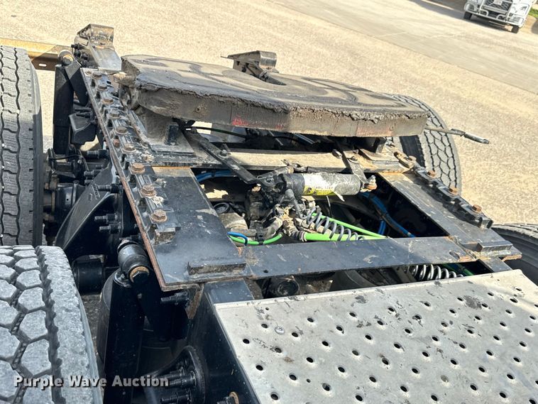 image for item NL9944 2019 Freightliner  Cascadia semi truck