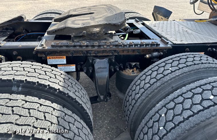 image for item NL9944 2019 Freightliner  Cascadia semi truck