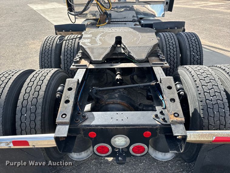 image for item NL9944 2019 Freightliner  Cascadia semi truck