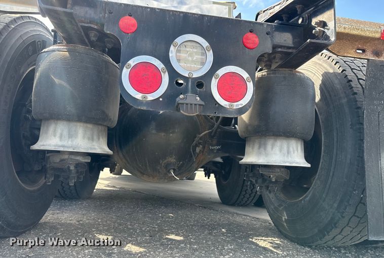 image for item NL9944 2019 Freightliner  Cascadia semi truck