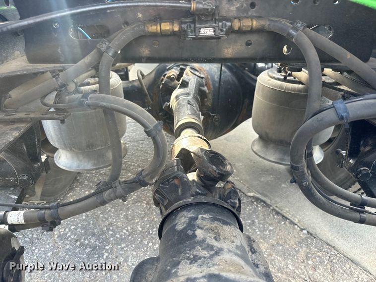 image for item NL9944 2019 Freightliner  Cascadia semi truck